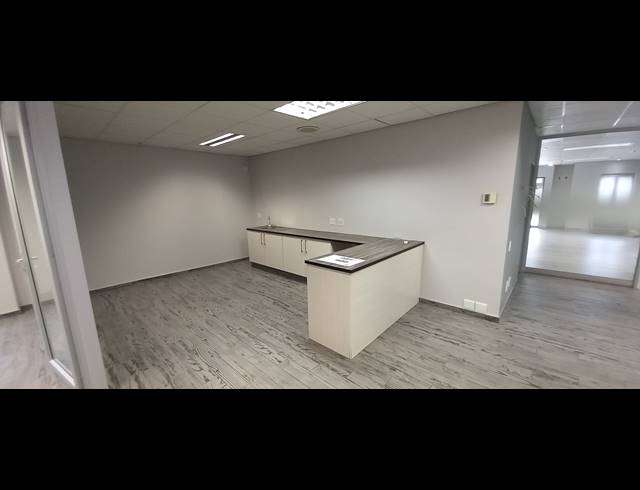 283M² OFFICE TO LET IN BRYANSTON